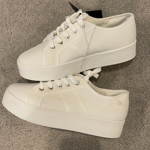 Forever 21 women’s white canvas platform shoes. NWT size 9 - Picture 1 of 8